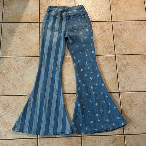 SHYANNE WOMEN'S STARS & STRIPES PRINT HIGH RISE SUPER FLARE JEANS, Sz 26 - Picture 2 of 9